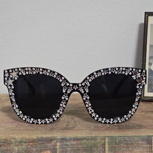 NEW Rhinestone and Star Rounded Cat Eye Women's Sunglasses. BLING